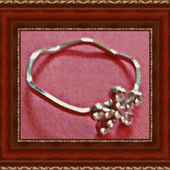 Silver Tone Flower Design Ring Size 5.5 With Clear Crystals - Picture 1 of 1